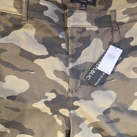 Banana Republic Camo - Picture 5 of 5